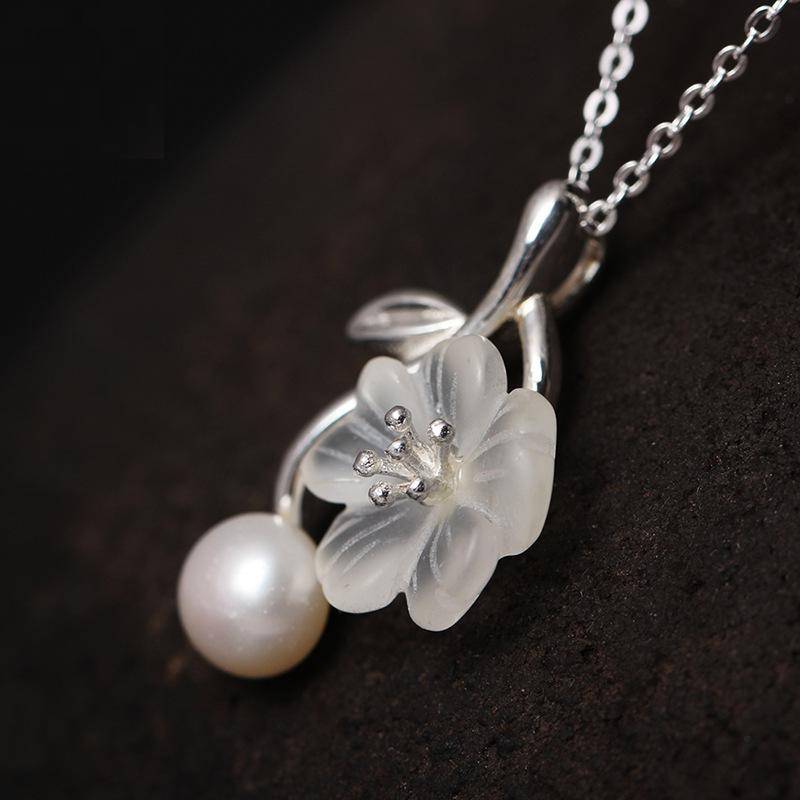 Fashion Romantic Flower Shaped Crystal Silver Pendant Necklace