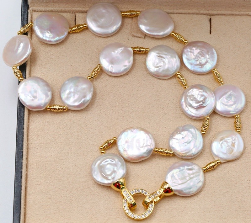 Women's Pearl Patterned Choker Necklace