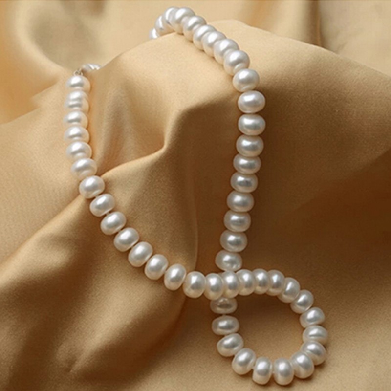 Women's Classic Pearls Choker