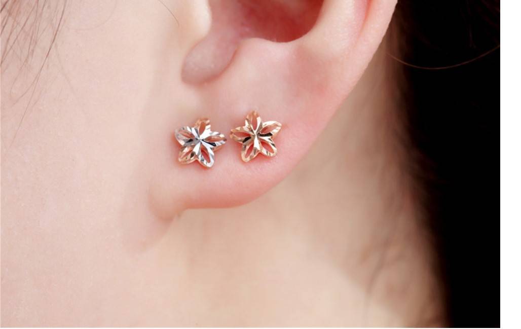 Women's 18k Gold Delicate Flower Earrings